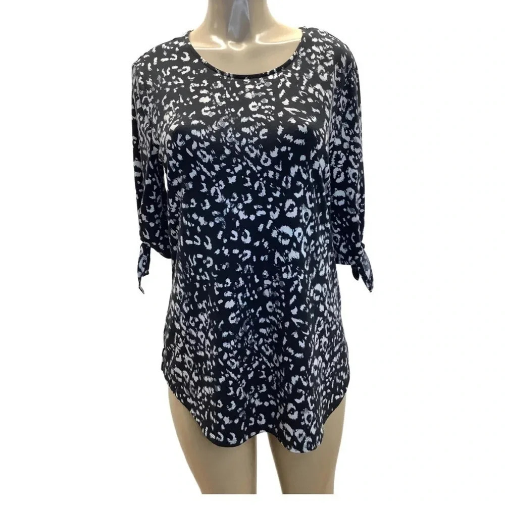 West Loop Size Medium Animal Print Bow Tie Sleeve Top. New With Tags